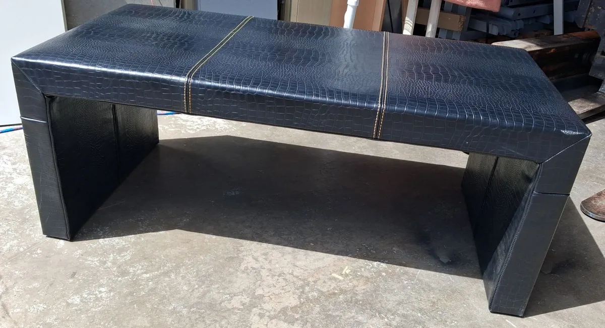 Luxury seated bench for reception / bedroom - Image 1