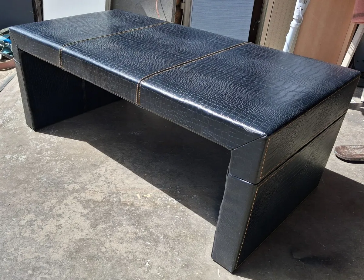 Luxury seated bench for reception / bedroom - Image 2