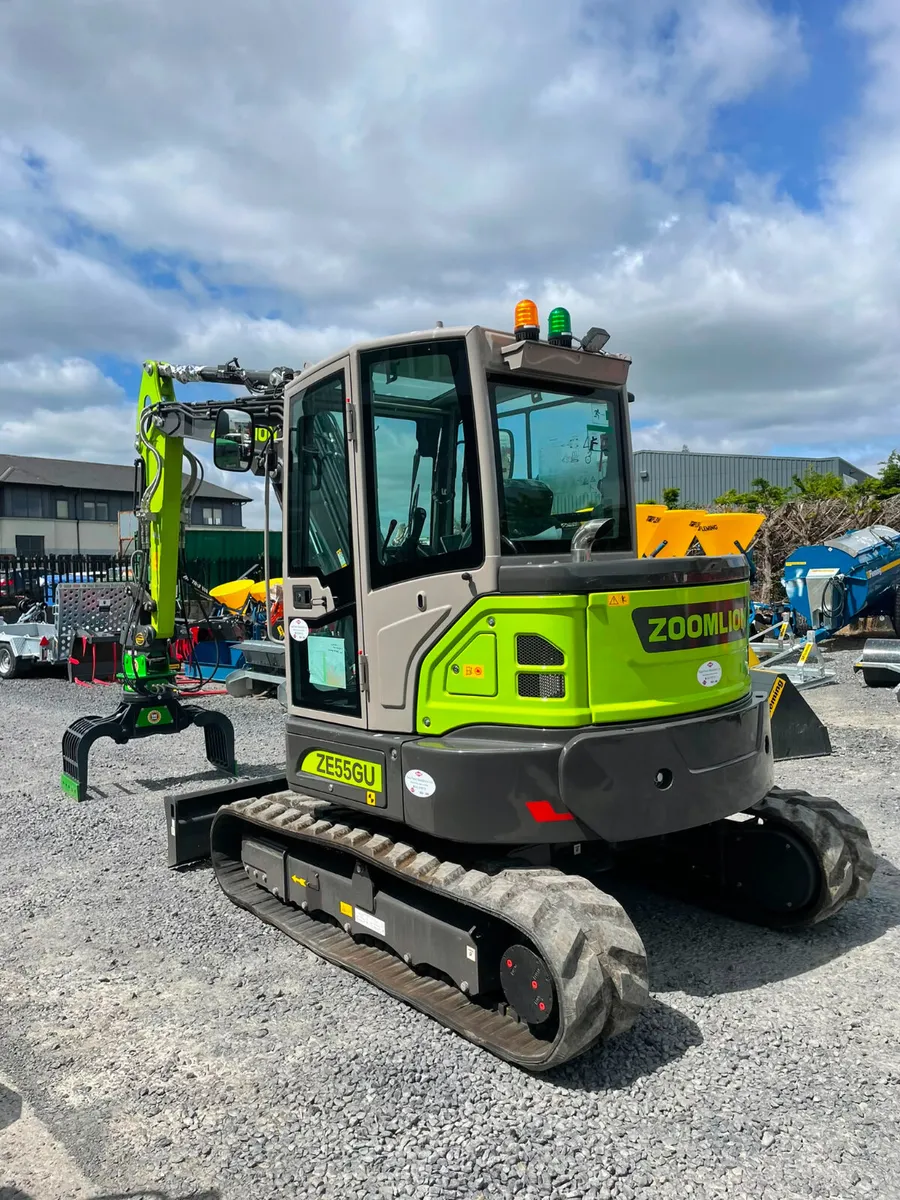 5.5 T Zoomlion Excavator - Image 2