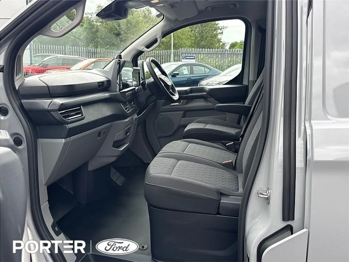 Ford Transit Custom *LIMITED* *AUTO* 320L 2.0 TDCI - Image 4