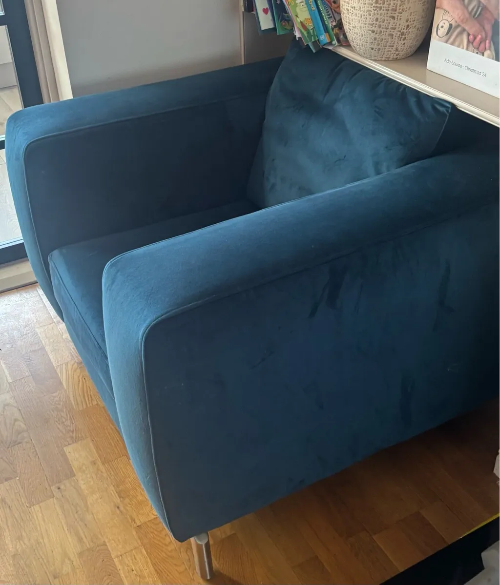 L shaped velvet couch and armchair - Image 4