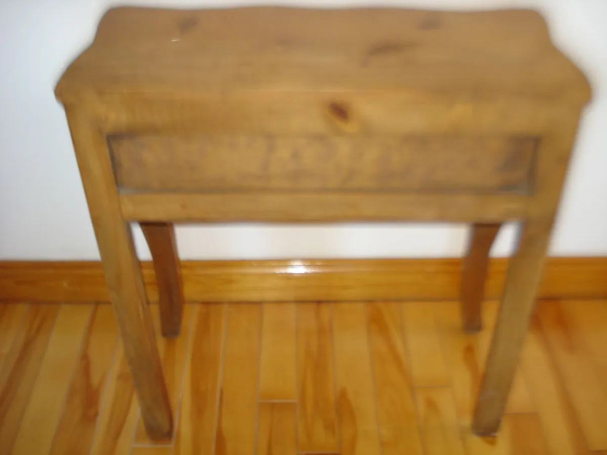 COMPACT WOODEN HALL TABLE WITH DRAWER. - Image 2