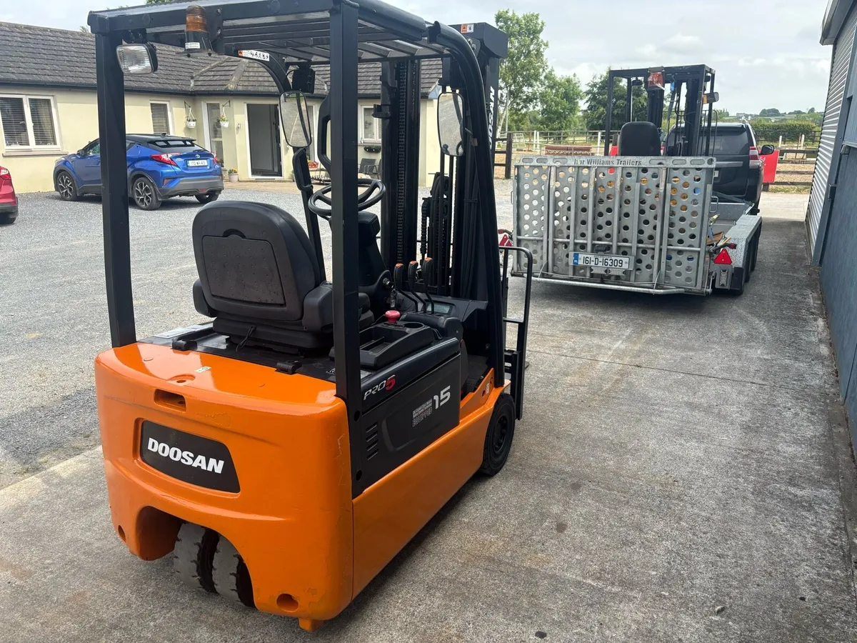 Forklift - Image 3