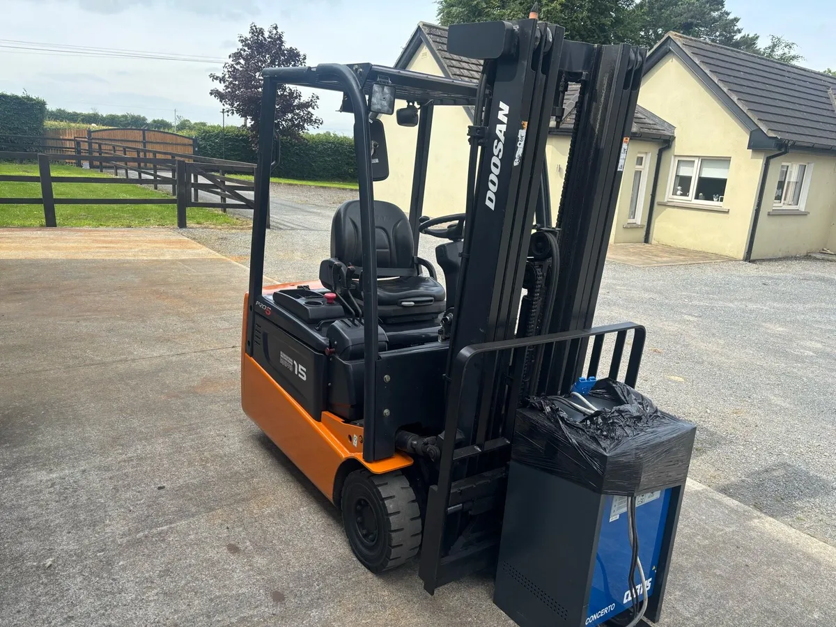 Forklift - Image 4