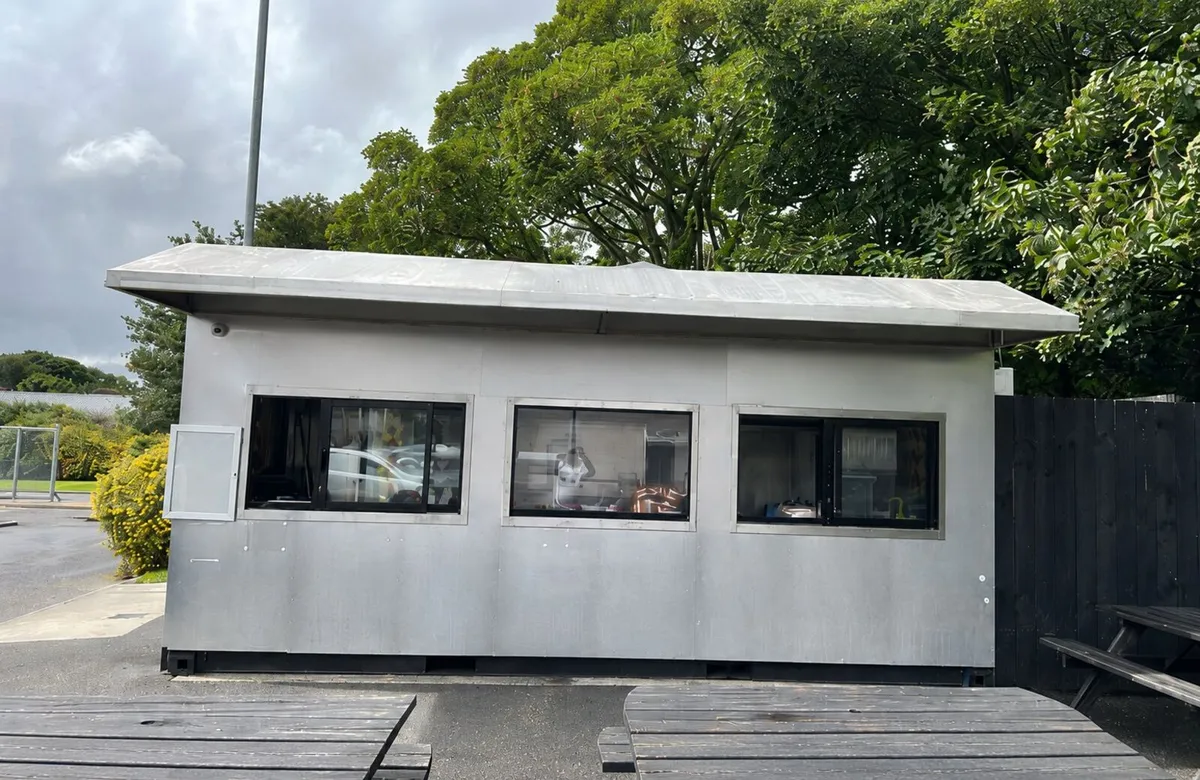 Food Container Unit for Sale – Fully Equipped Modu - Image 3