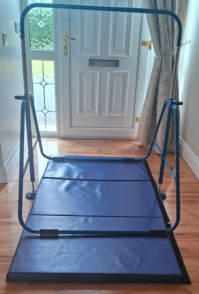Gymnastics bar, matt and balance beam - Image 4