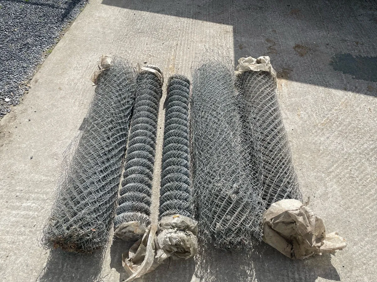 Chainlink wire 6ft tall - Image 1