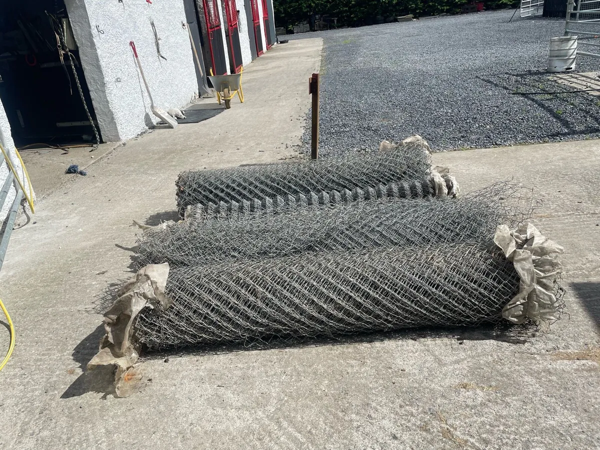 Chainlink wire 6ft tall - Image 2