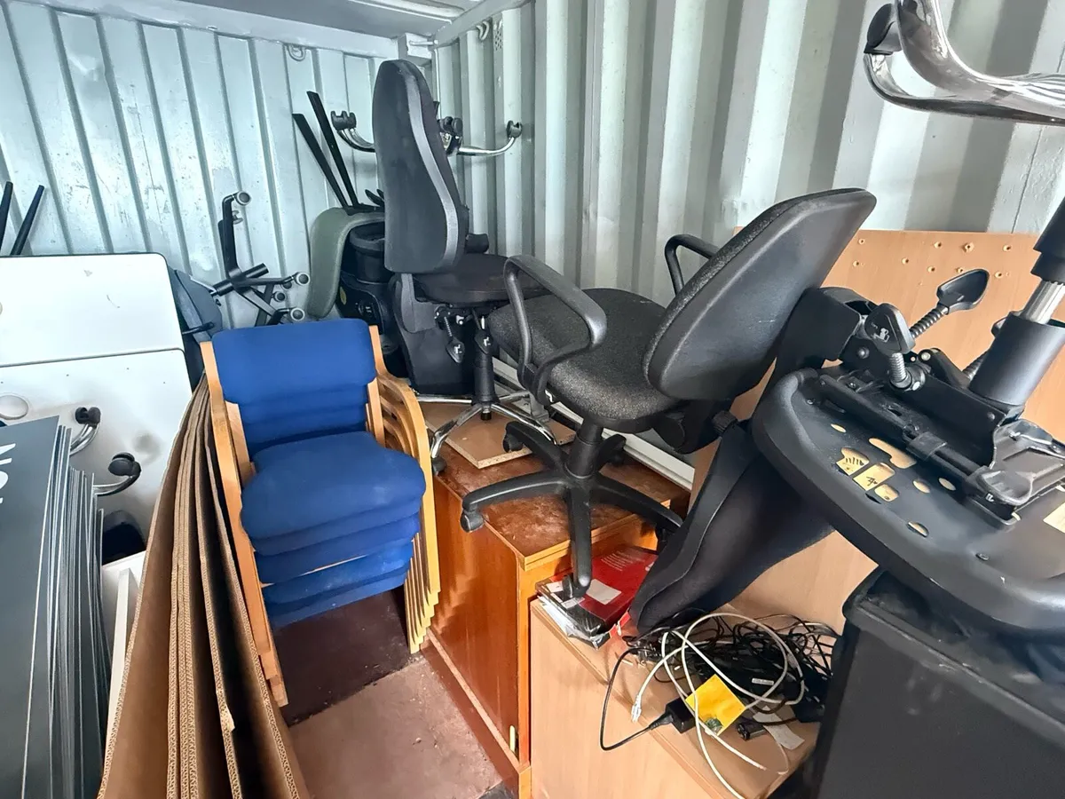 Office furniture - Image 1