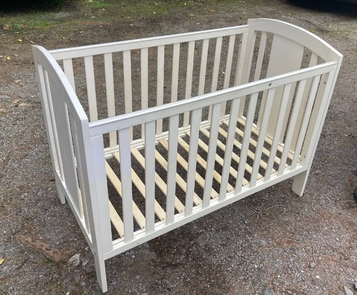 Large Baby Cot – Excellent Condition - Image 1