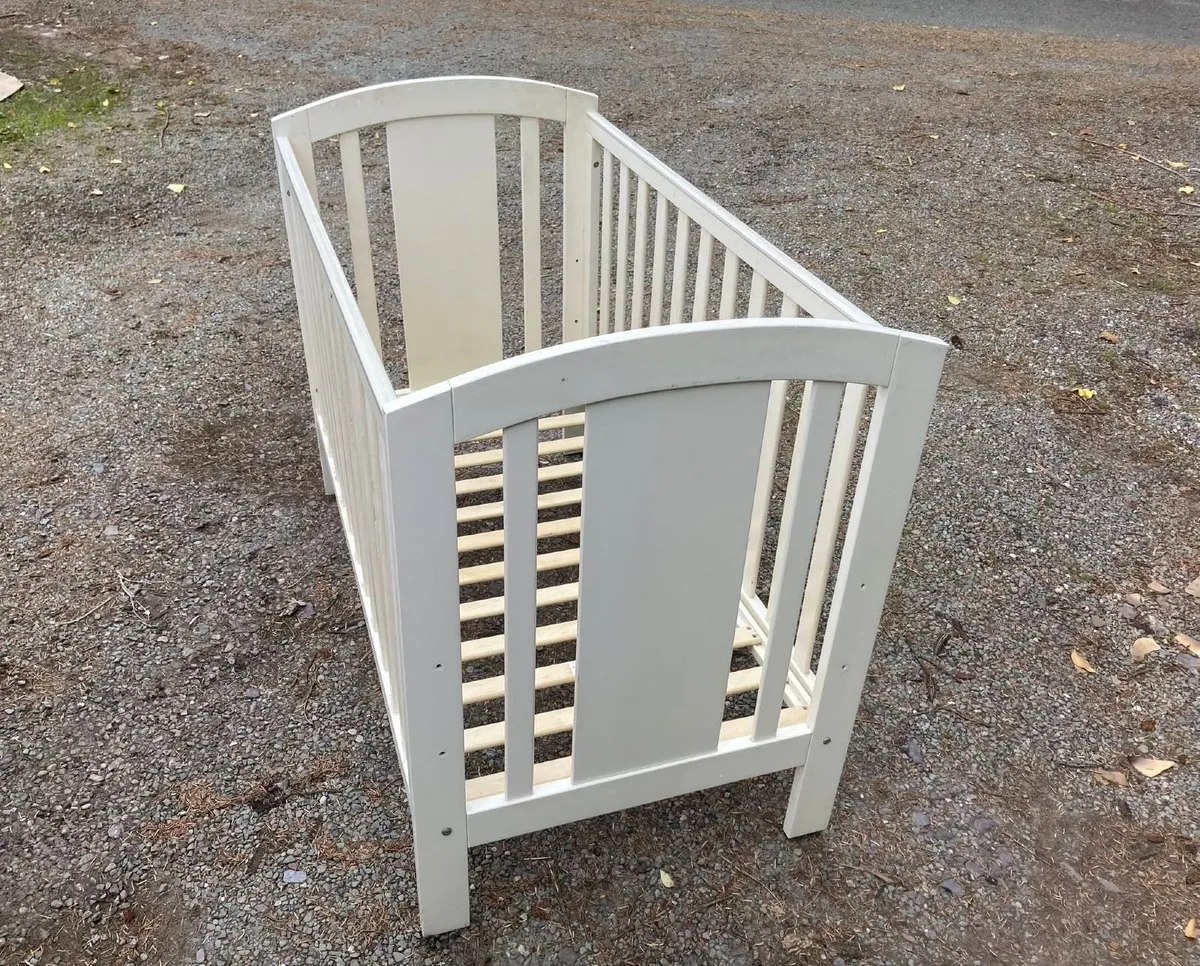 Large Baby Cot – Excellent Condition - Image 4