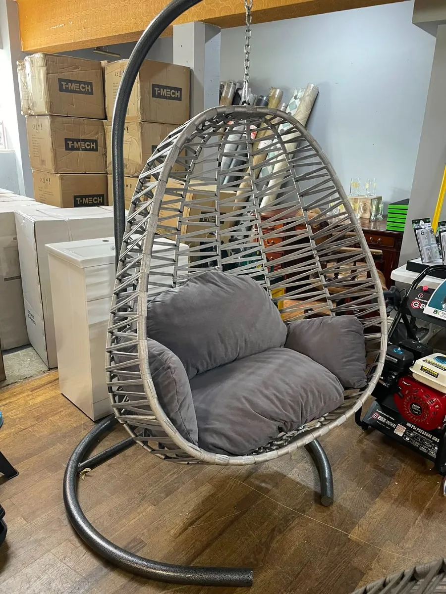 STYLISH EGG CHAIRS - Image 3