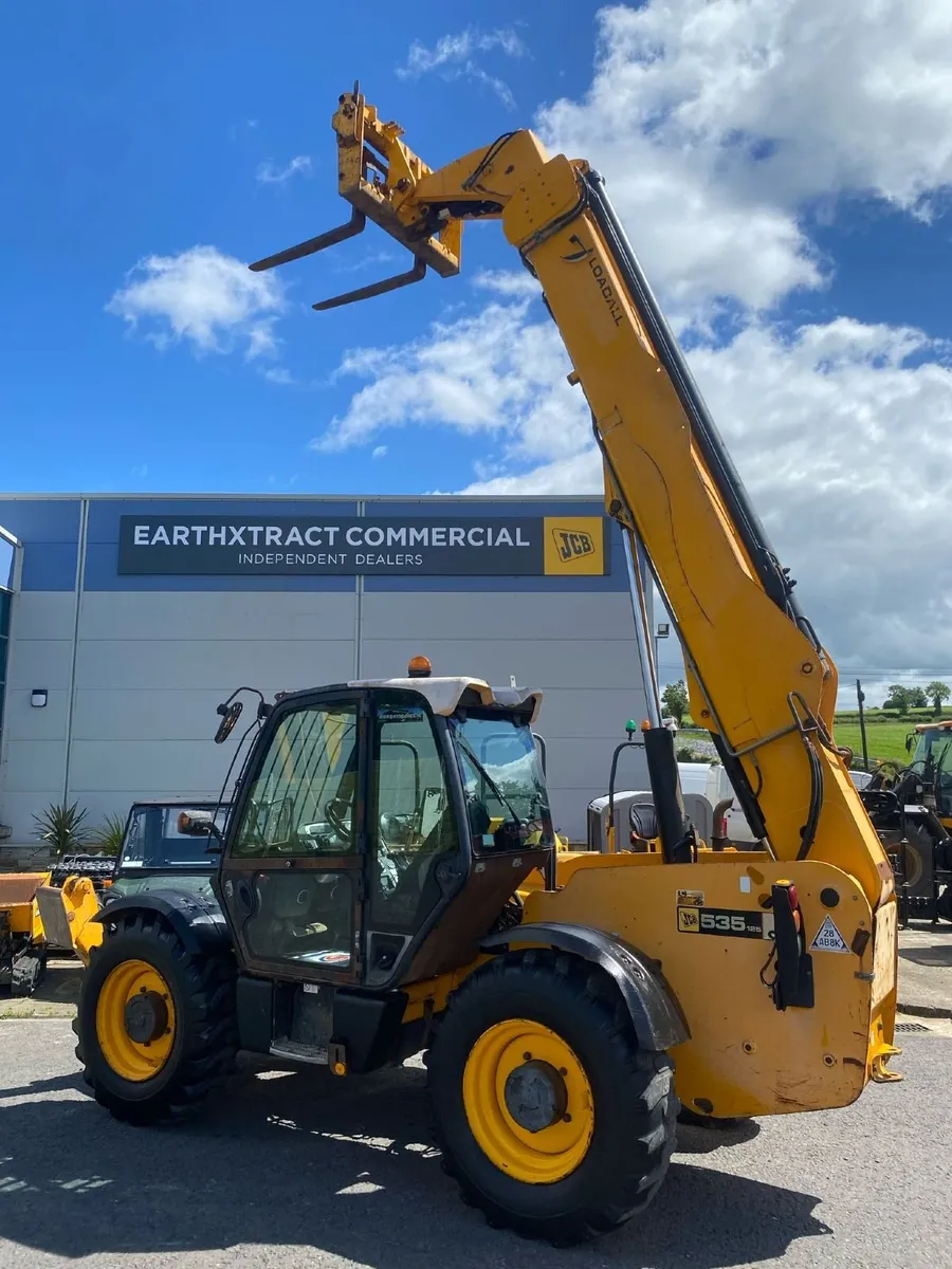 JCB 535-125 Year 2010 - Image 1