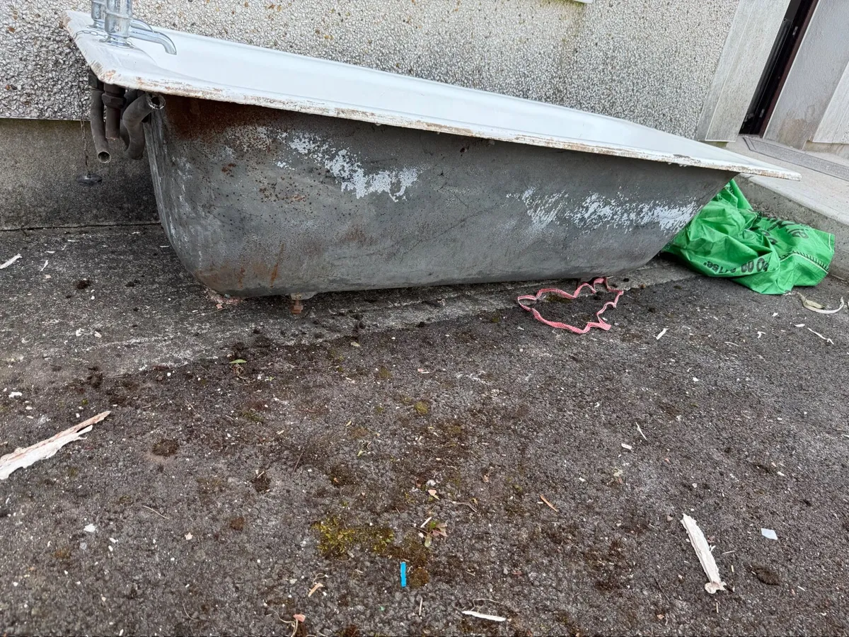Cast Iron Bath - Image 4