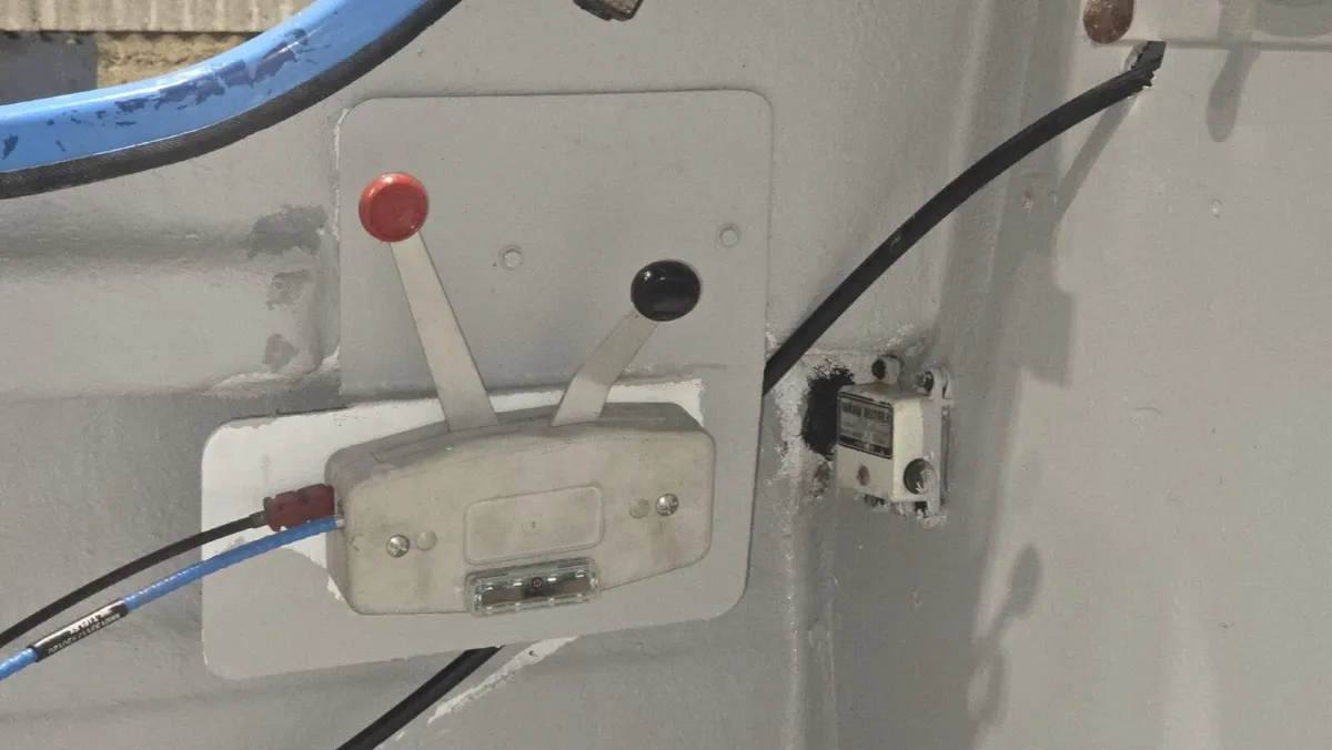 Cabin Boat - Image 3
