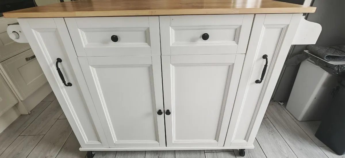 Kitchen Island - Image 1