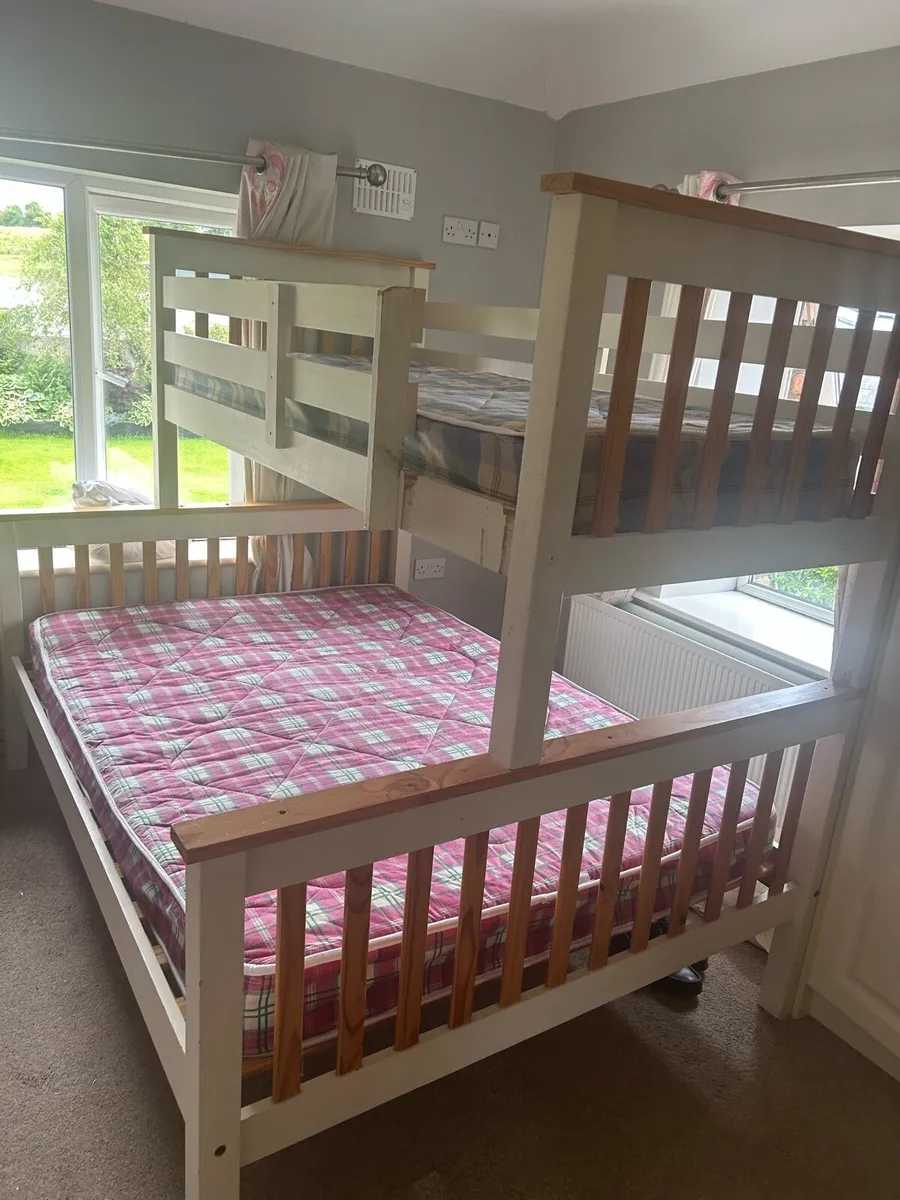 Triple bunk beds - Image 1