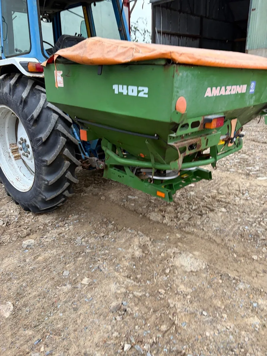 Amazon 1402 fertiliser sower - Image 2
