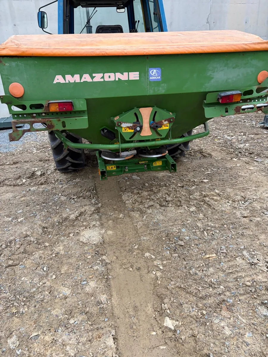 Amazon 1402 fertiliser sower - Image 3