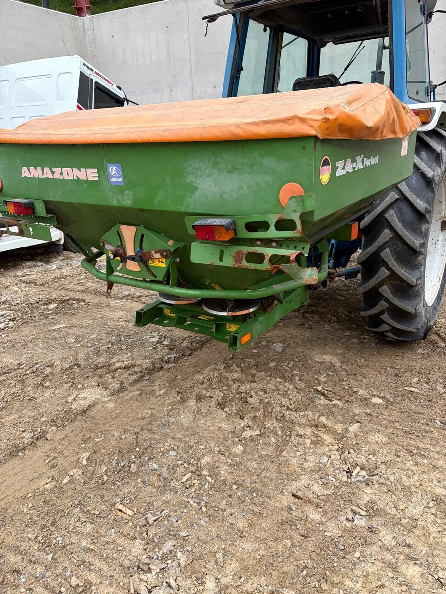 Amazon 1402 fertiliser sower - Image 4