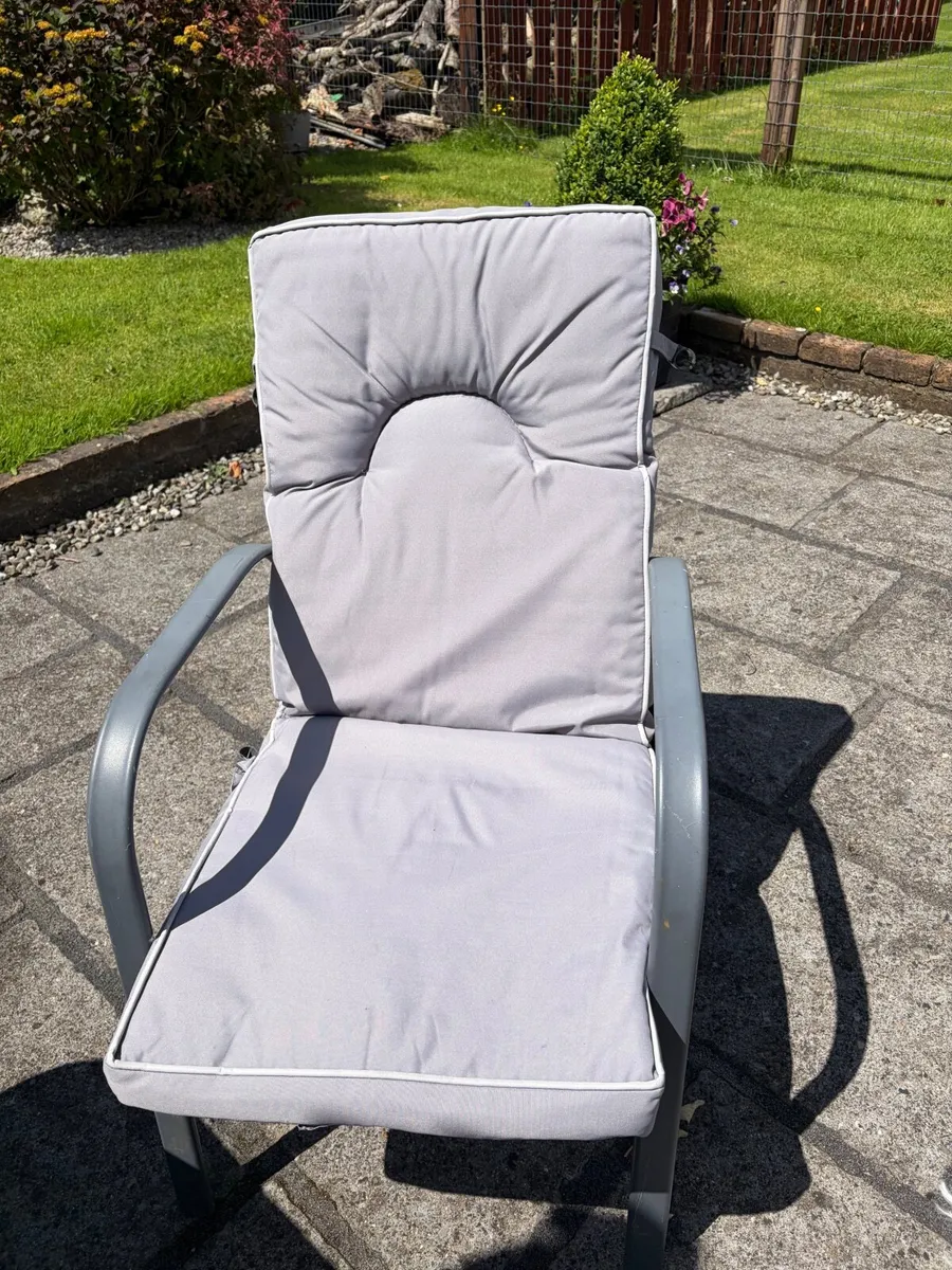 Patio table and chairs - Image 3