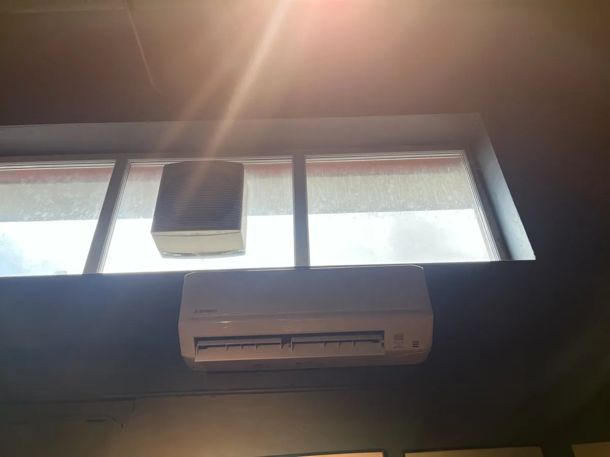 Air conditioning unit - Image 1
