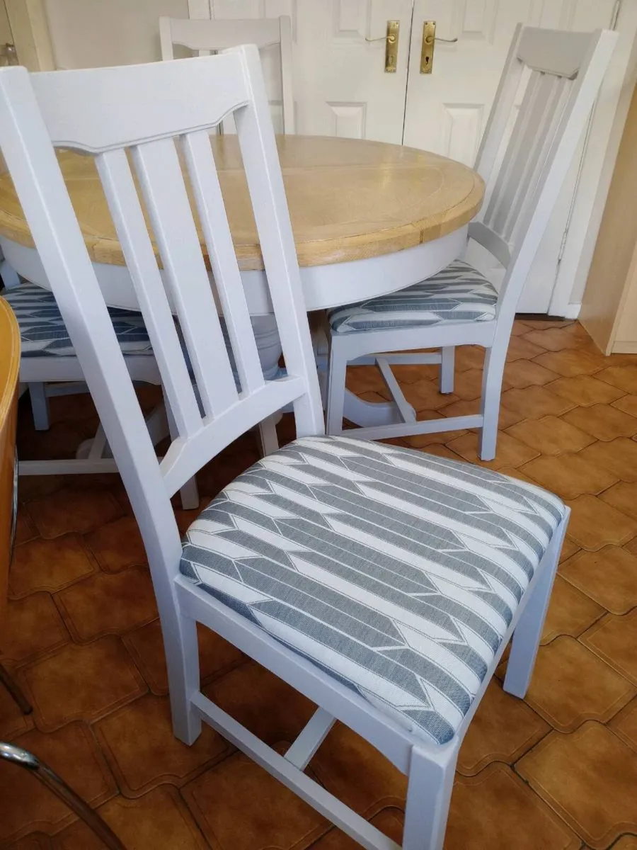 Solid Oak Extendable Dining Table and 4 Chairs - Image 3