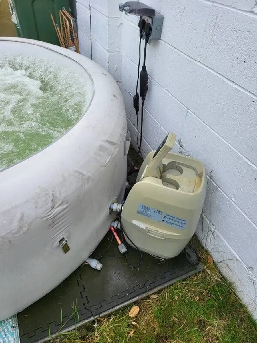 Lay-Z-Spa Paris AirJet Hot Tub Fully Working - Image 4