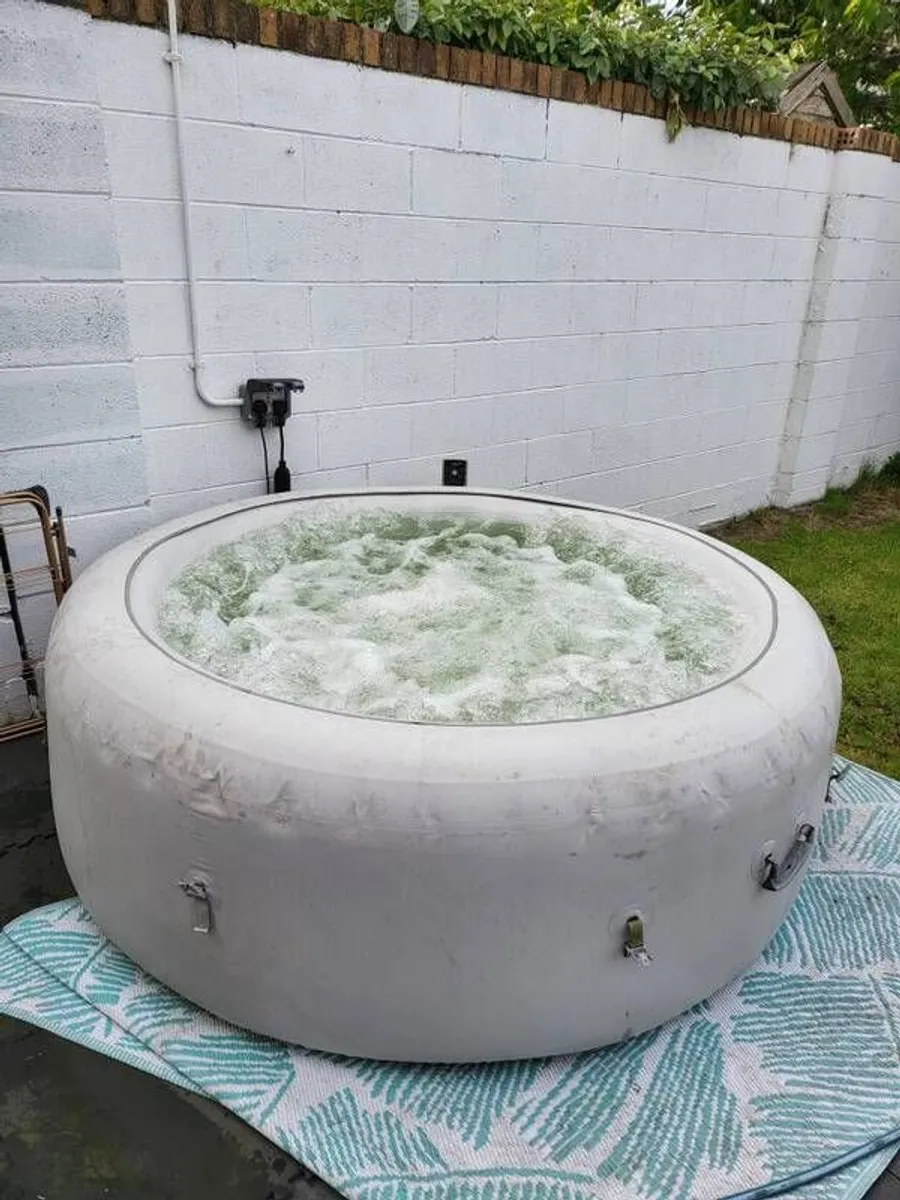 Lay-Z-Spa Paris AirJet Hot Tub Fully Working - Image 1