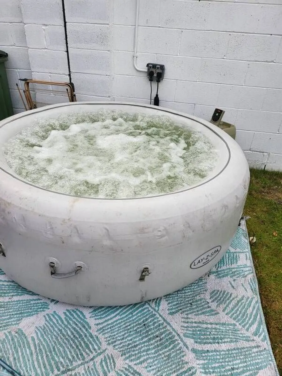 Lay-Z-Spa Paris AirJet Hot Tub Fully Working - Image 2