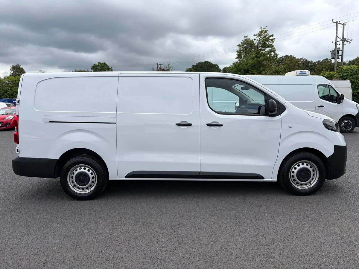 2025 TOYOTA PROACE ACTIVE 2.0 - Image 2