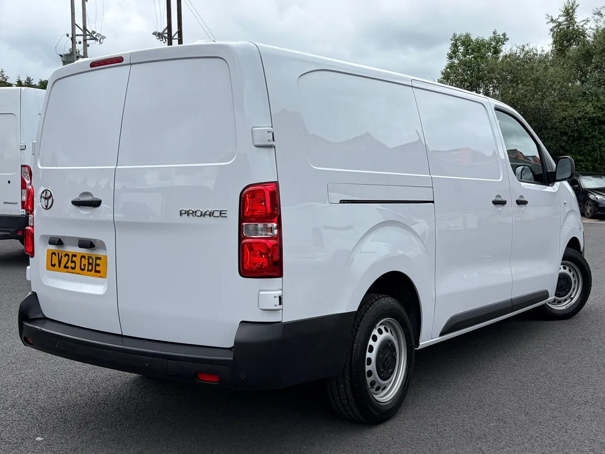 2025 TOYOTA PROACE ACTIVE 2.0 - Image 3