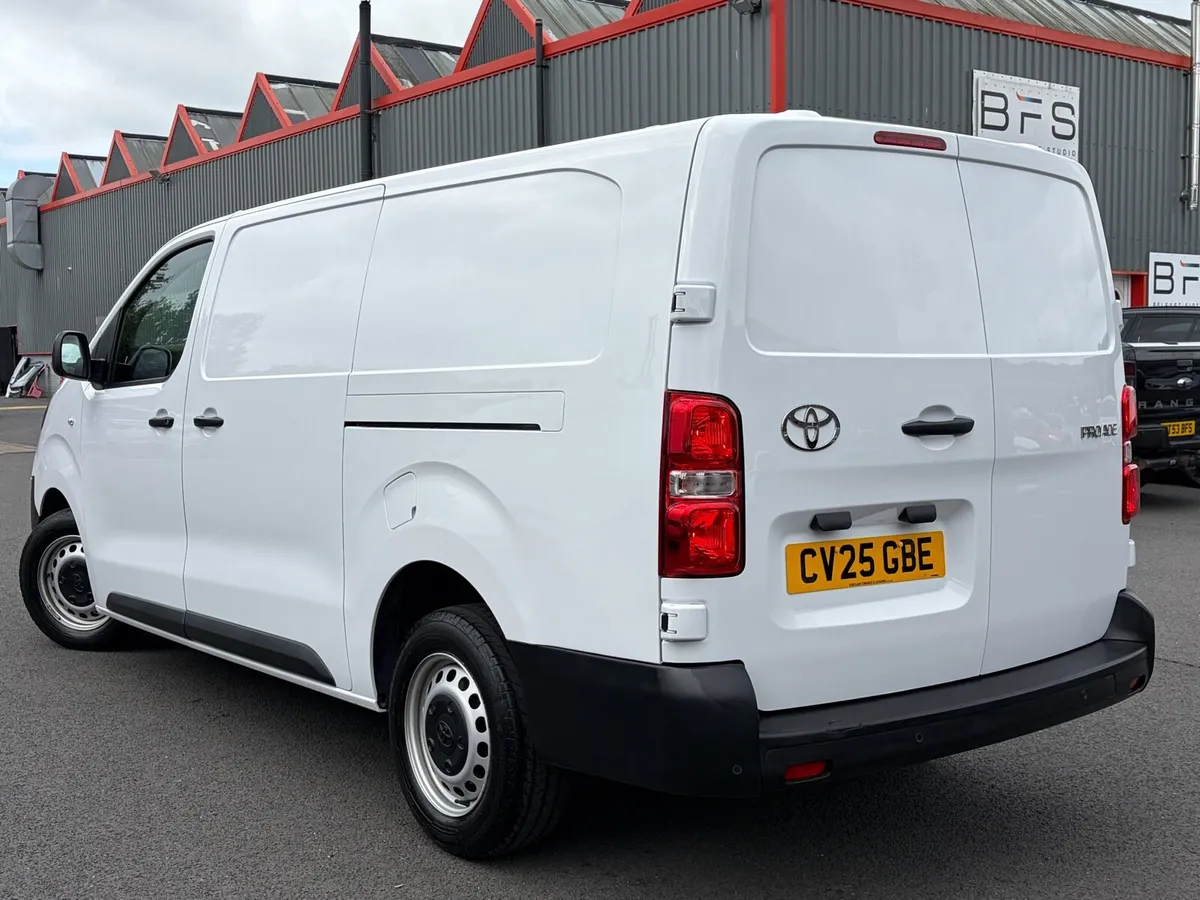 2025 TOYOTA PROACE ACTIVE 2.0 - Image 4