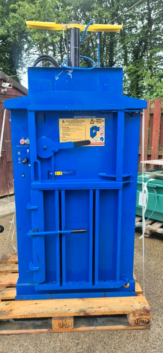 Cardboard baler compactor - Image 1