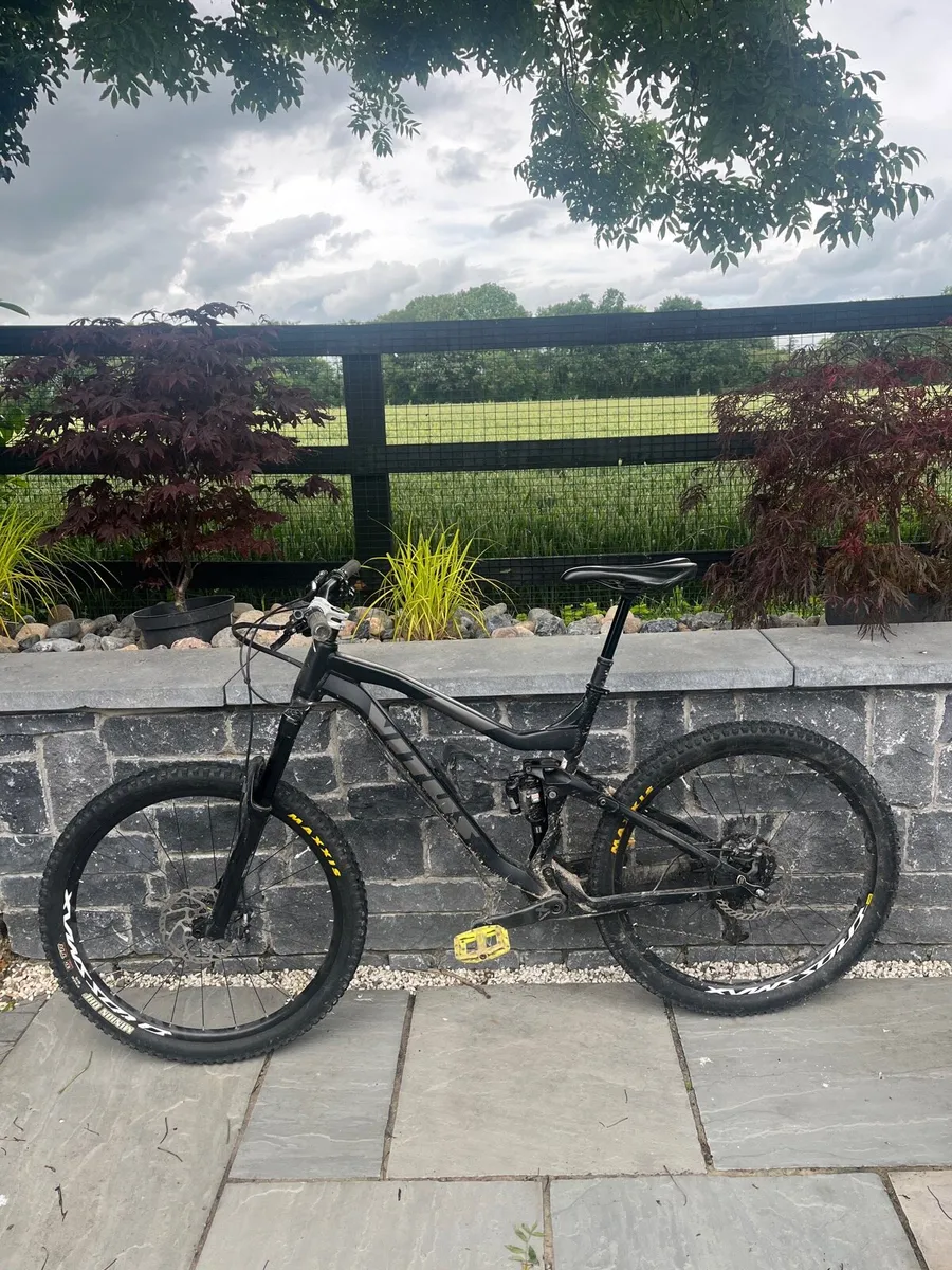Vitus Sommet 27.5 Size M - Image 1