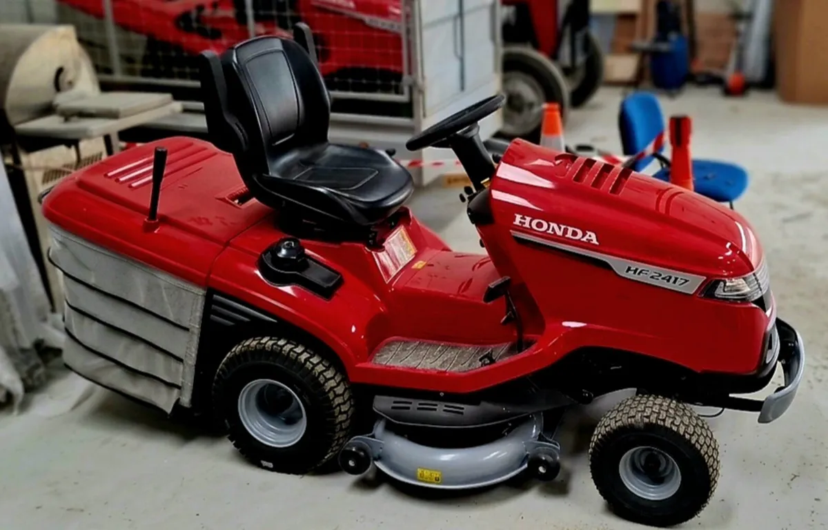 Honda 2417 ride on lawnmower - Image 1