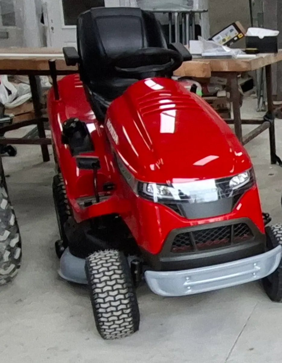Honda 2417 ride on lawnmower - Image 2