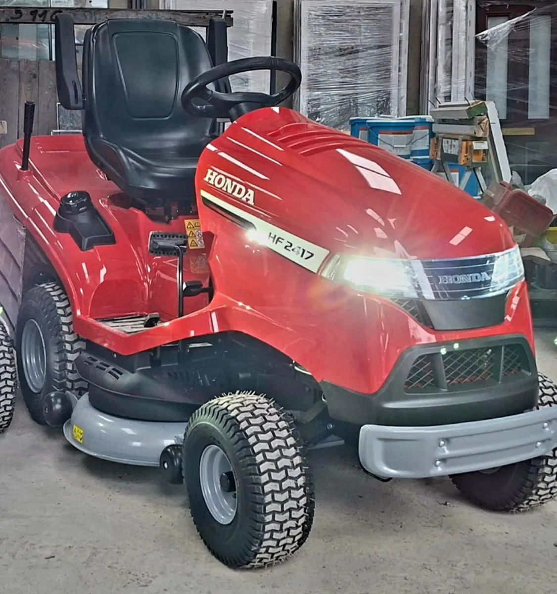 Honda 2417 ride on lawnmower - Image 3