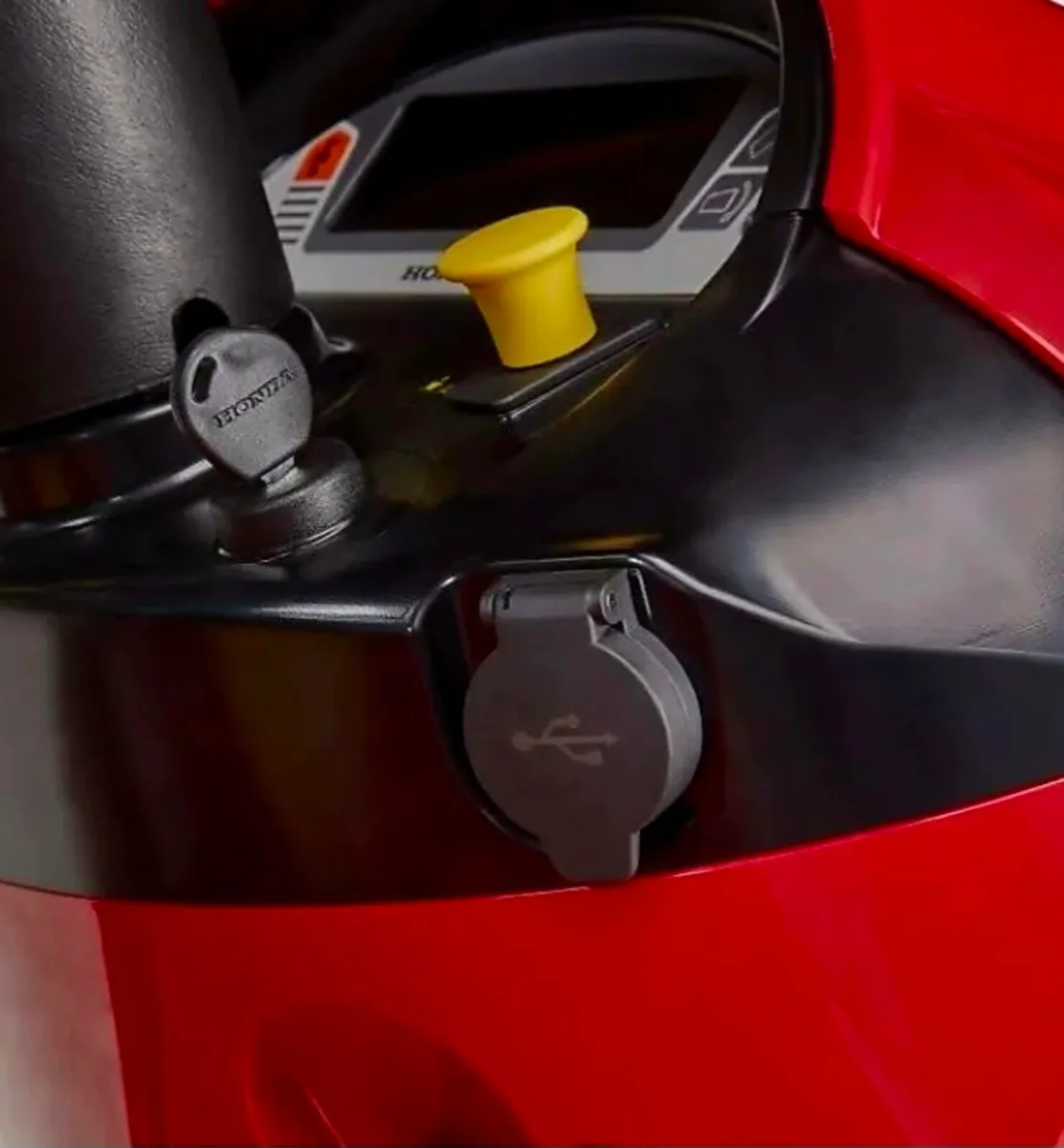 Honda 2417 ride on lawnmower - Image 4
