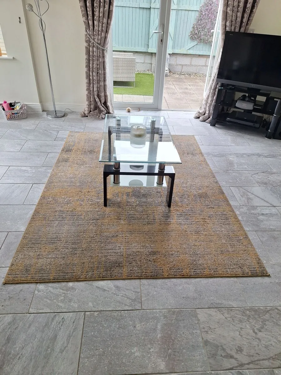 Glass table - Image 1