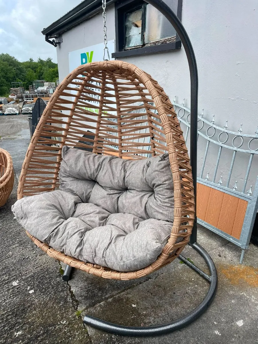 STYLISH EGG CHAIRS - Image 1