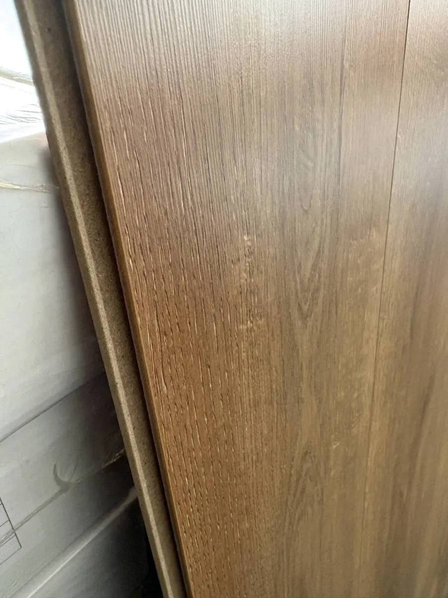 Brand new laminate flooring - Image 2