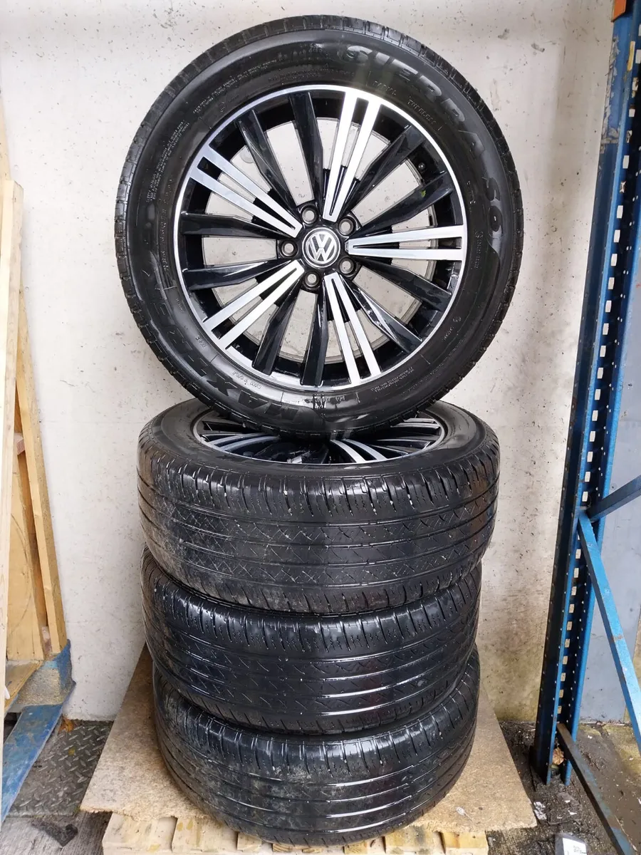 2018 Volkswagen Tiguan 18" Alloy Wheel Set - Image 1