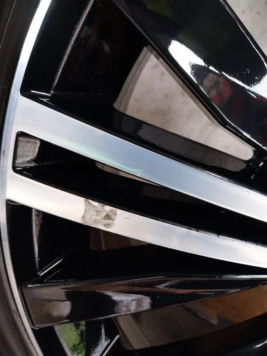 2018 Volkswagen Tiguan 18" Alloy Wheel Set - Image 3
