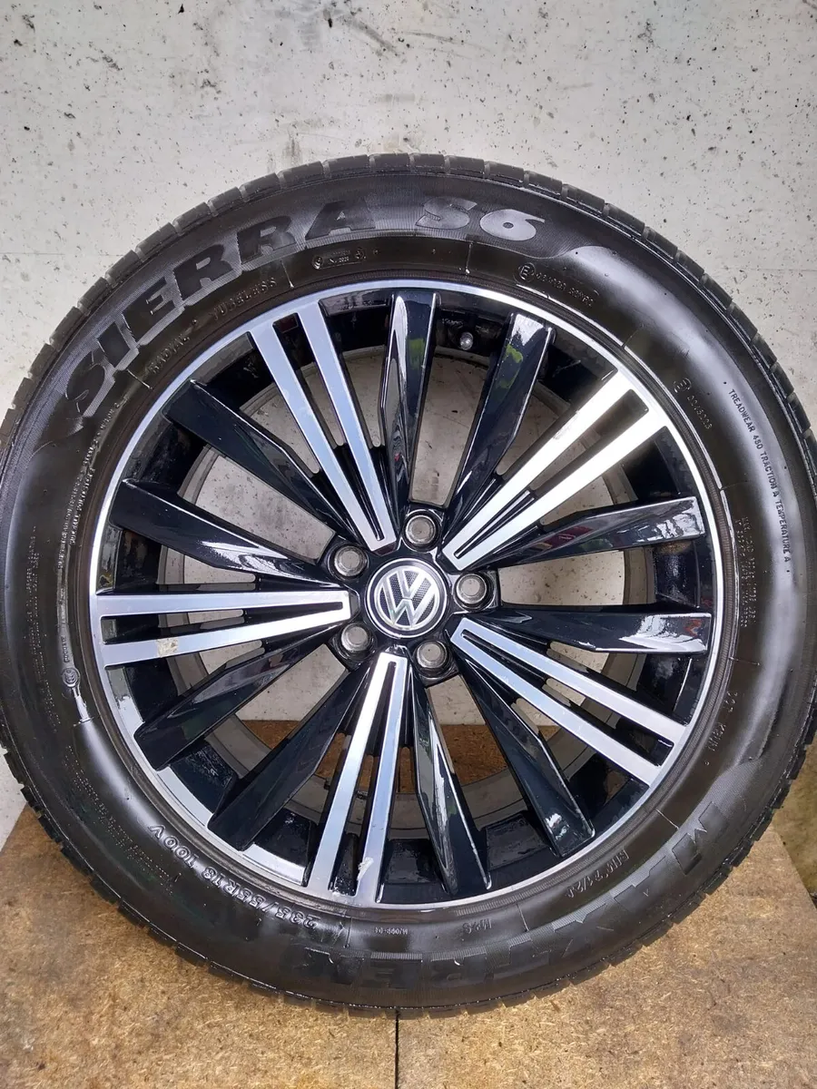 2018 Volkswagen Tiguan 18" Alloy Wheel Set - Image 2