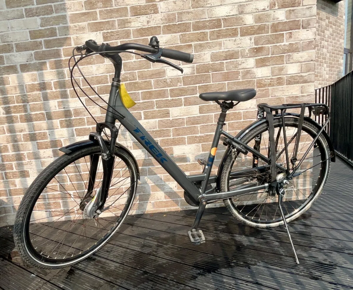 Trek District 2 Equipped Lowstep City Bike - Image 1