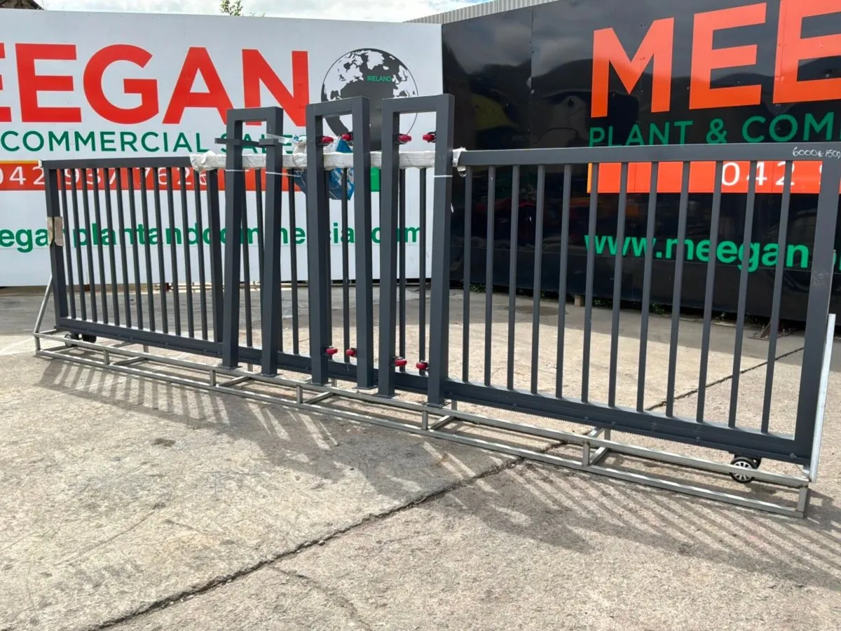 Unused 20ft remote control sliding entrance gate.. - Image 3