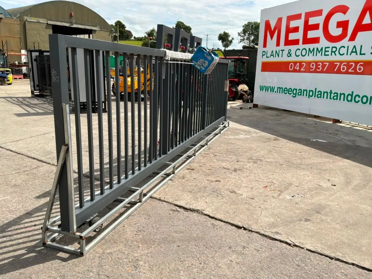 Unused 20ft remote control sliding entrance gate.. - Image 4