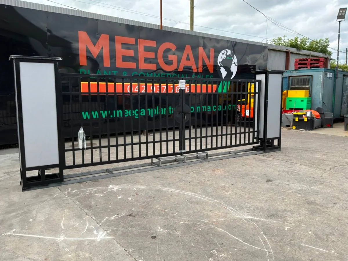 Unused 16ft Electric entrance gates & piers....... - Image 2