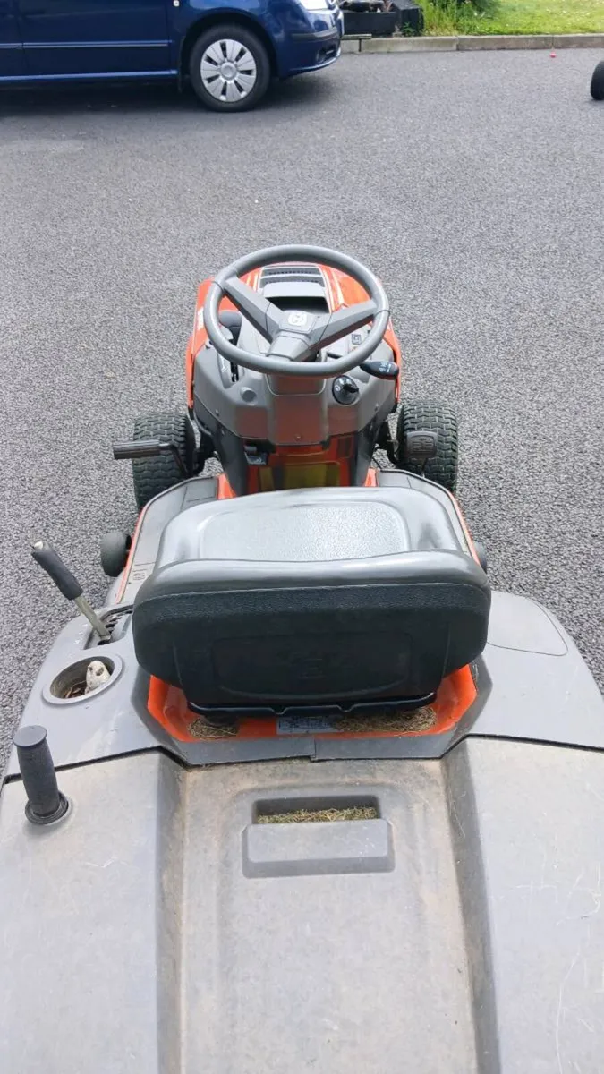 Husqvarna Tc138 Ride-on Lawnmower - Image 3